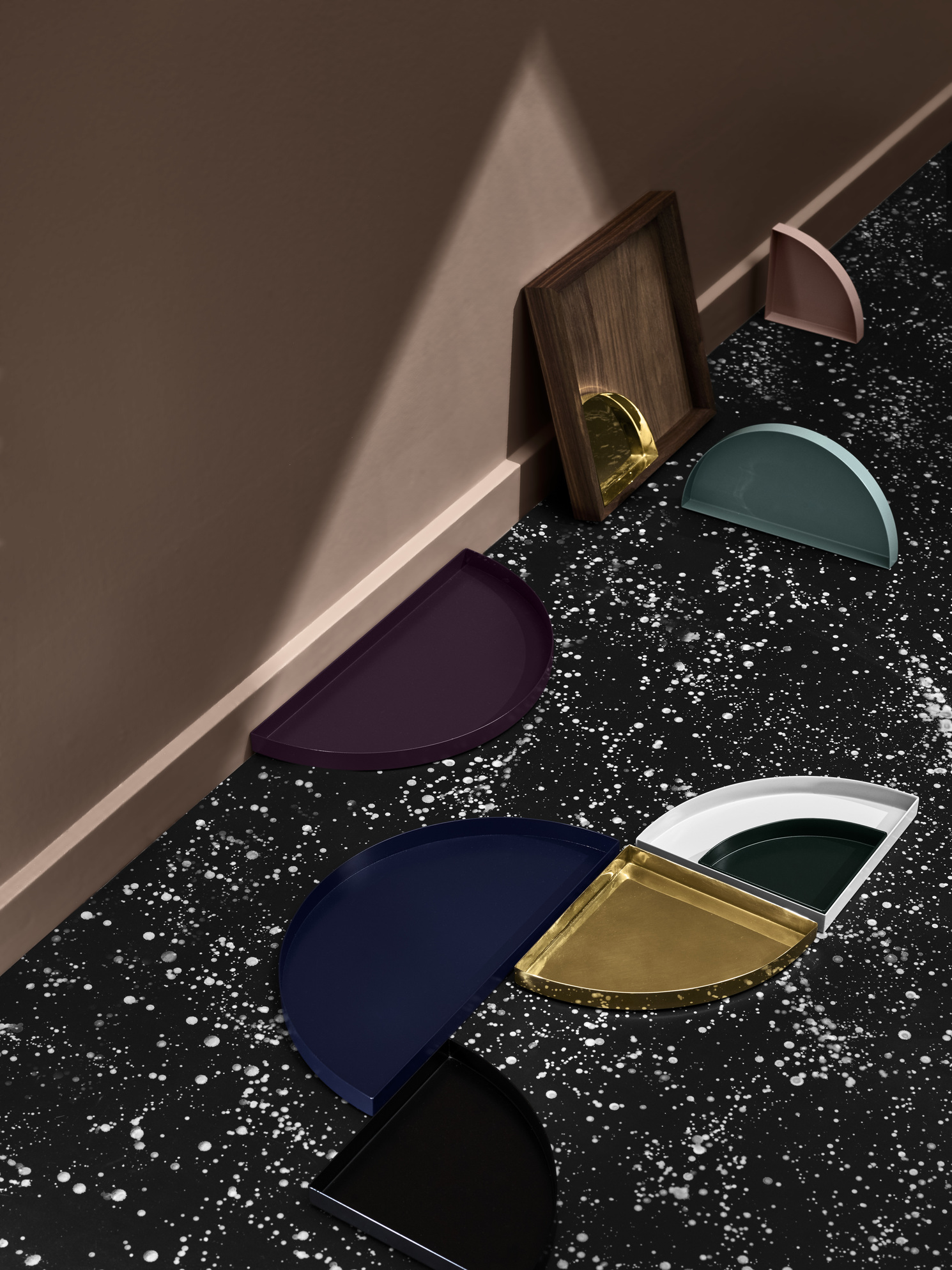 UNITY quarter circle tray UNITY quarter circle tray